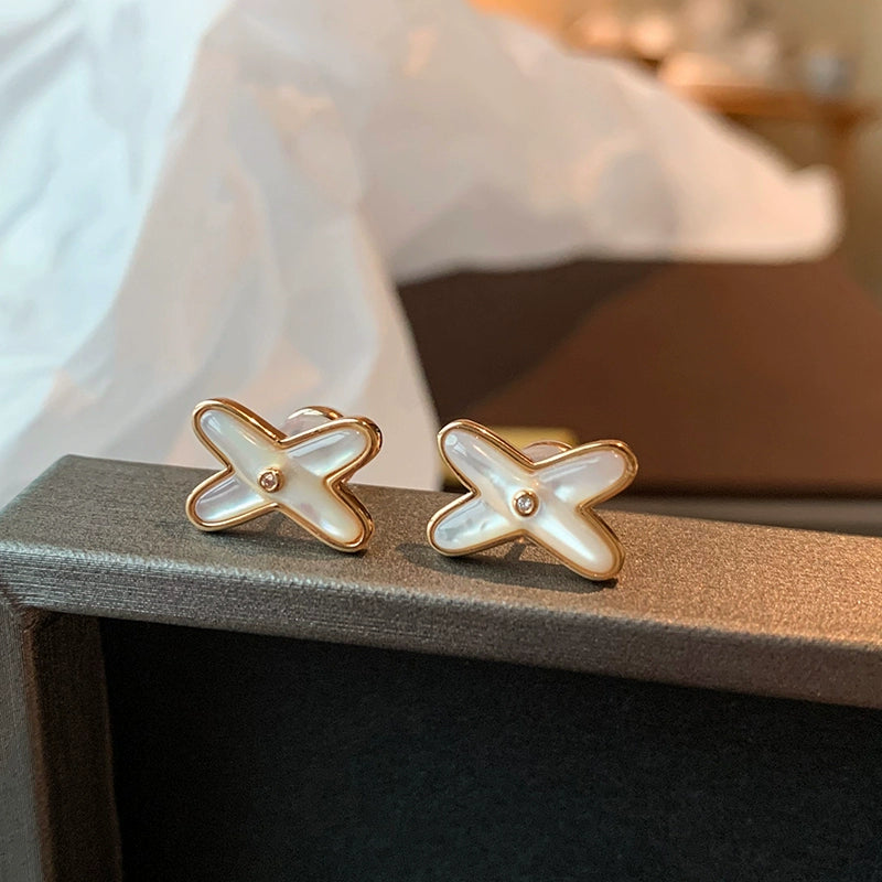 Natural white fritillary necklace women's high-end accessories exquisite light luxury niche rose gold 2025 new collarbone chain neck chain