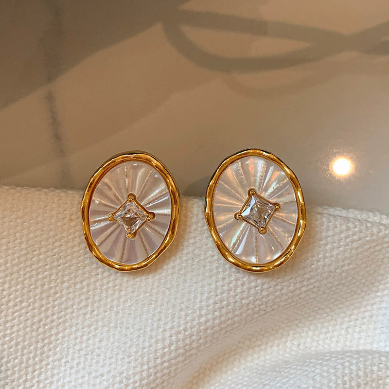 White Fritillary oval zircon earrings women's new French retro high-end sense unique design temperament stud earrings