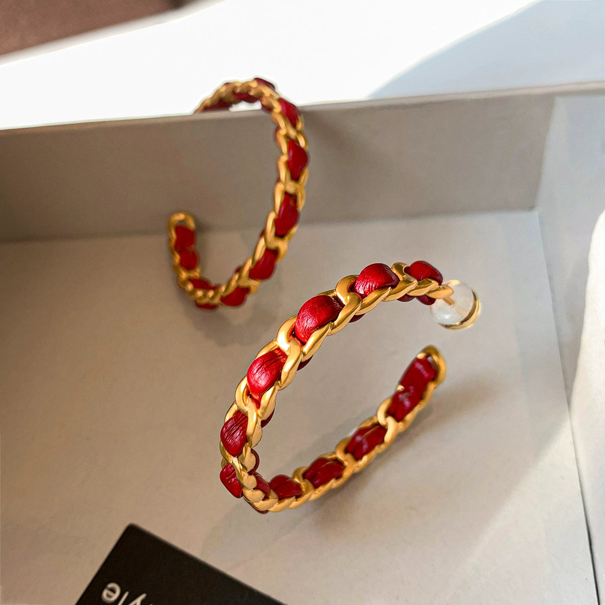 2025 New Year's red leather retro C-shaped circle large earrings women's light luxury unique high-end Chinese New Year earrings earrings