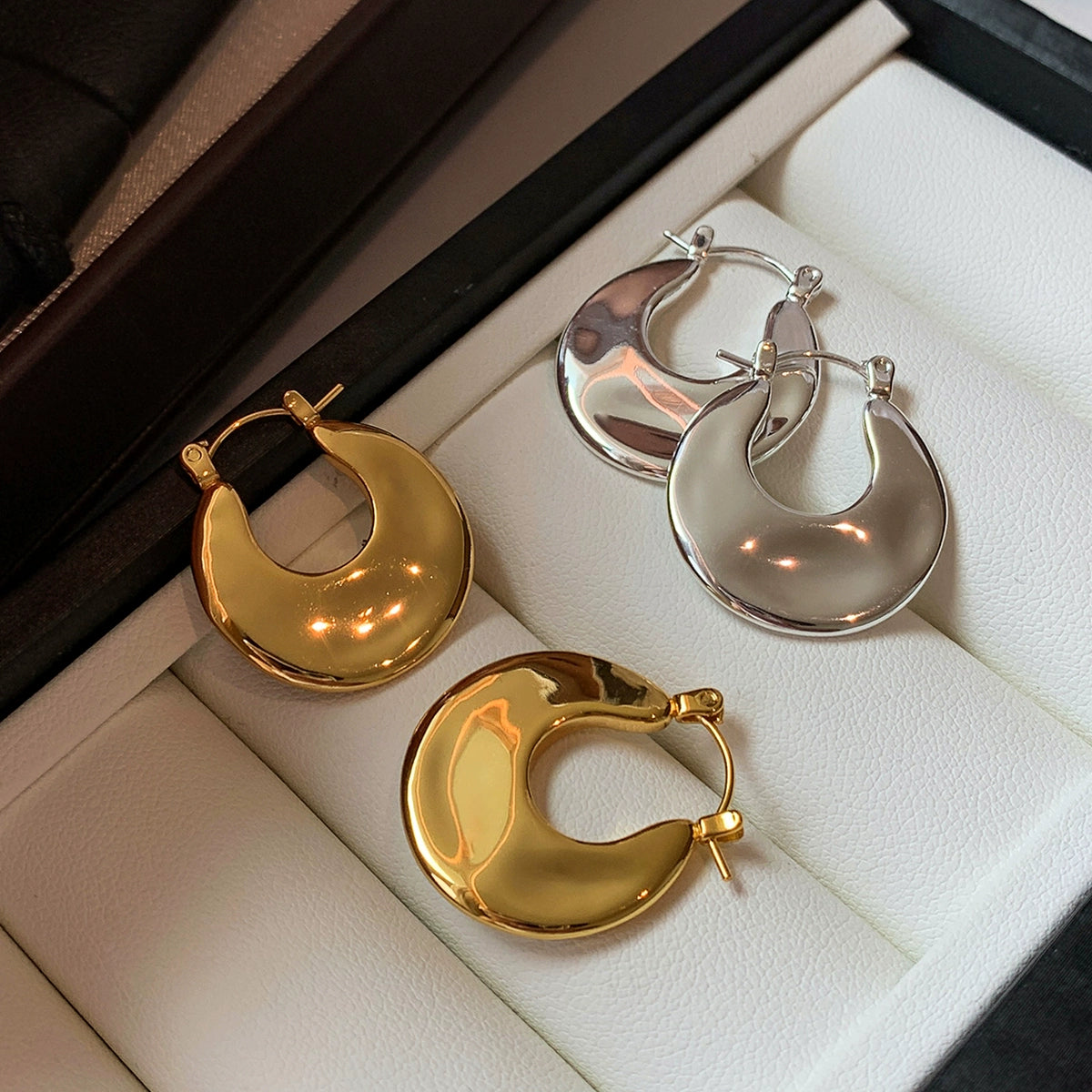 European and American simple personality round metal earrings women's summer light luxury niche high-end sense unique temperament earrings earrings