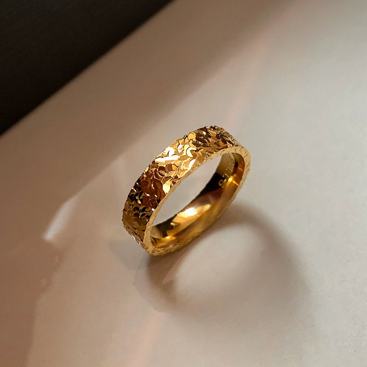 Super bright! Crushed ice ice ring women's light luxury niche high-end hammer pattern design index finger middle finger ring finger hand jewelry