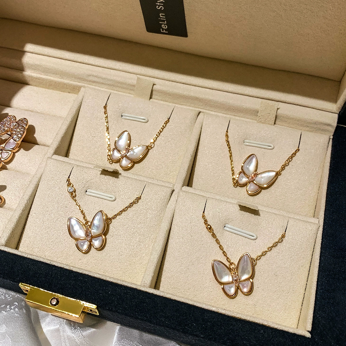 Natural White Fritillary Rose Gold Butterfly Bracelet Women's Light Luxury Exquisite Fashion 2025 New High-end Jewelry