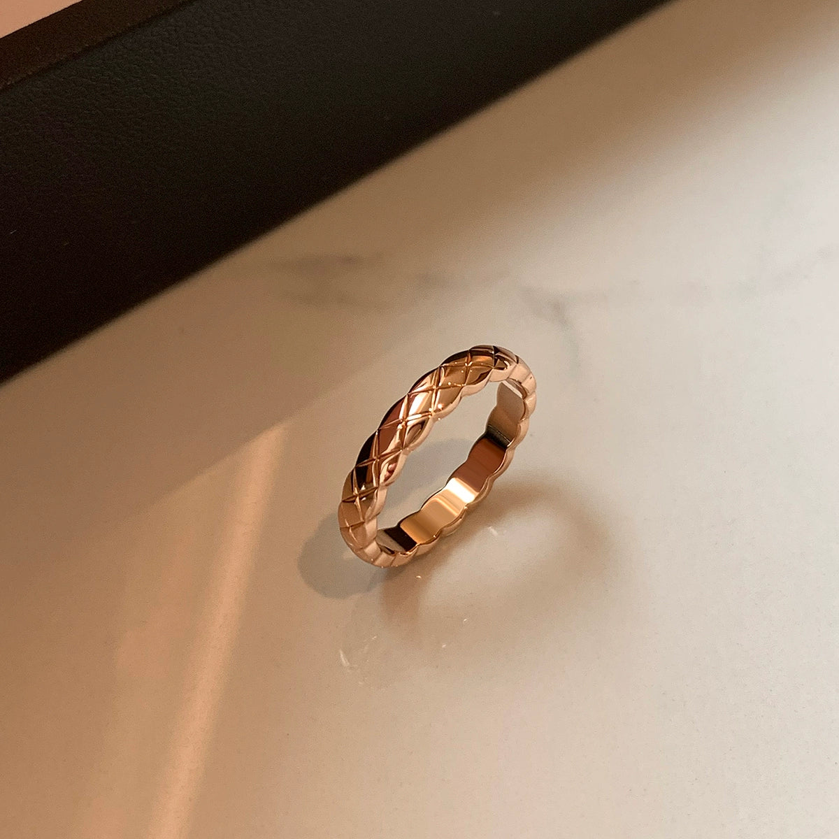 Xiaoxiangfeng rose gold silver rhombus ring women's light luxury exquisite fashion niche design European and American plain ring ring