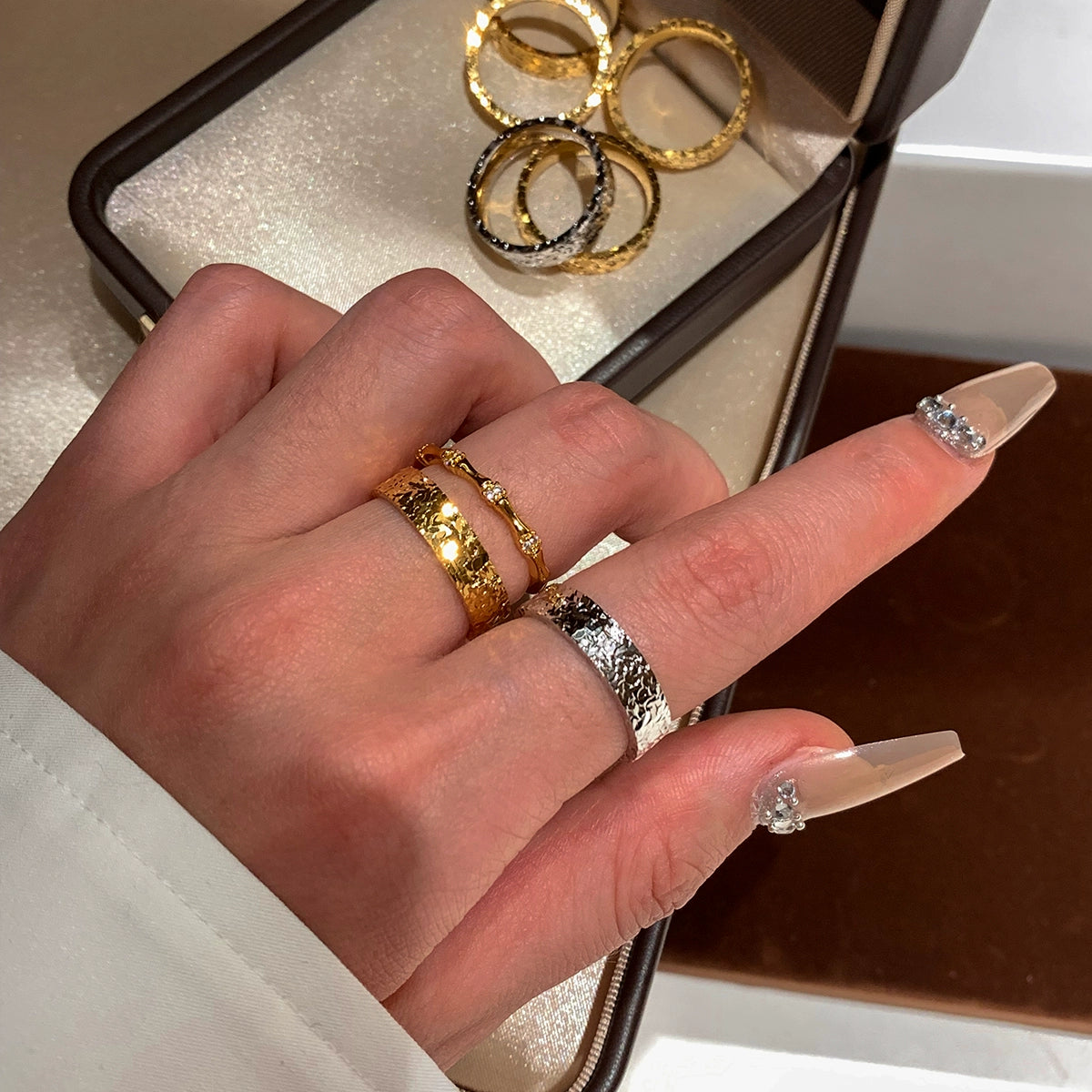 Super bright! Crushed ice ice ring women's light luxury niche high-end hammer pattern design index finger middle finger ring finger hand jewelry
