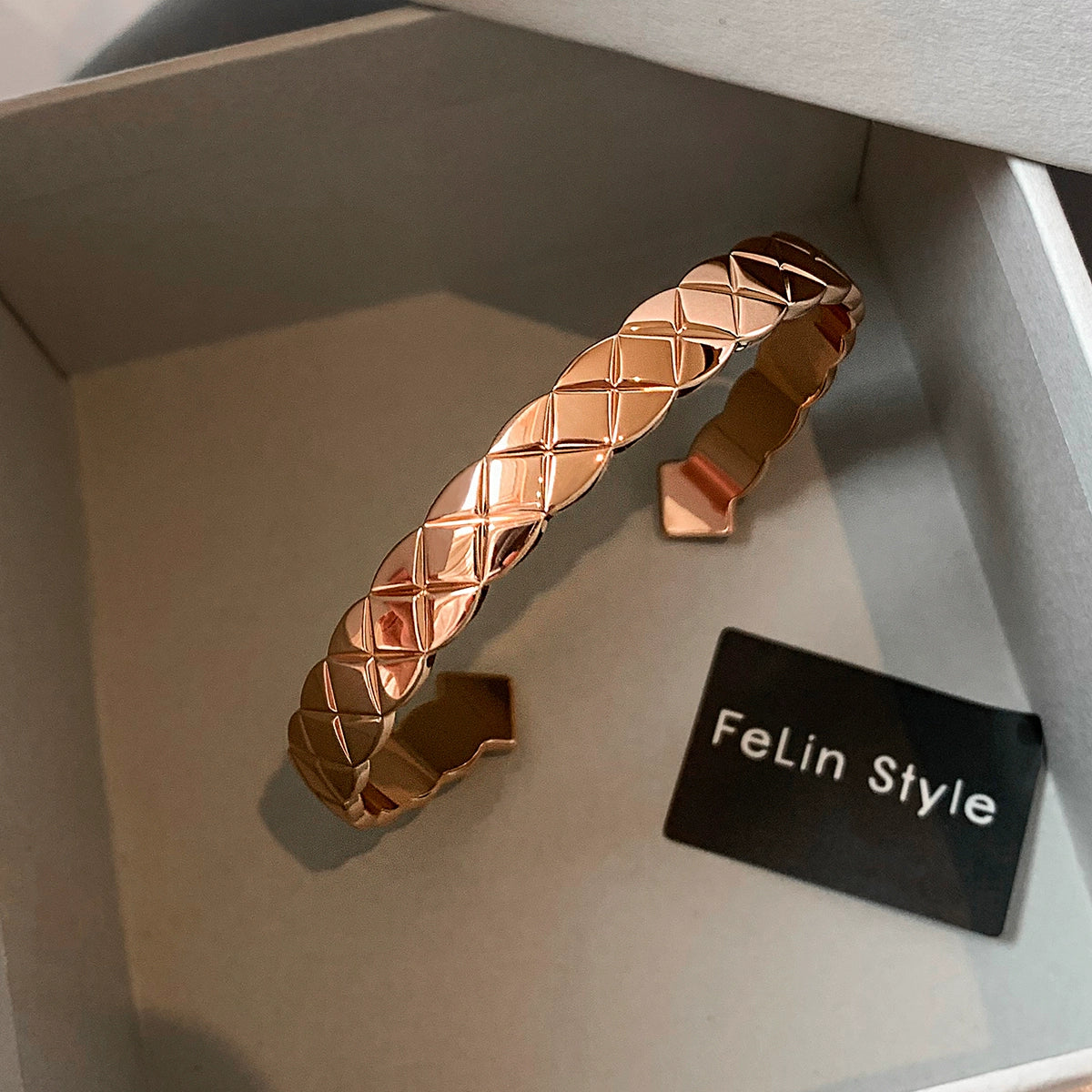 European and American Heavy Industry Xiaoxiangfeng Rose Gold Rhombus Bracelet Women's Opening Adjustable Light Luxury Premium Metal Bracelet