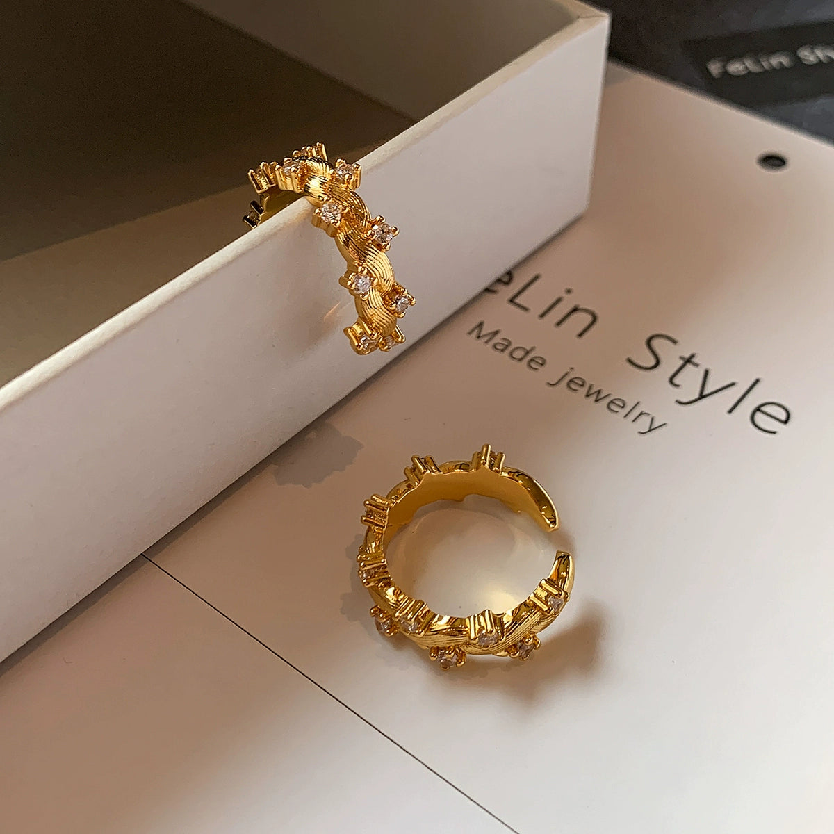 Woven gold diamond-encrusted middle finger index finger open ring women's light luxury niche design fashion personality high sense European and American