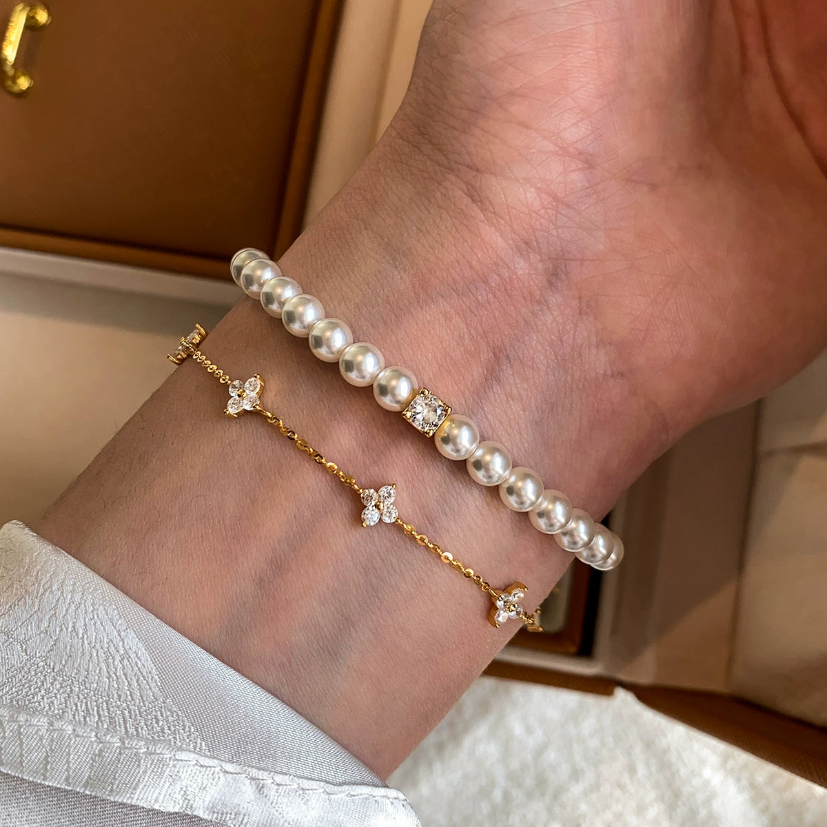 925 sterling silver diamond-encrusted zircon four-leaf clover bracelet for girls, light luxury, exquisite fashion 2025 new partial wealth bracelet.