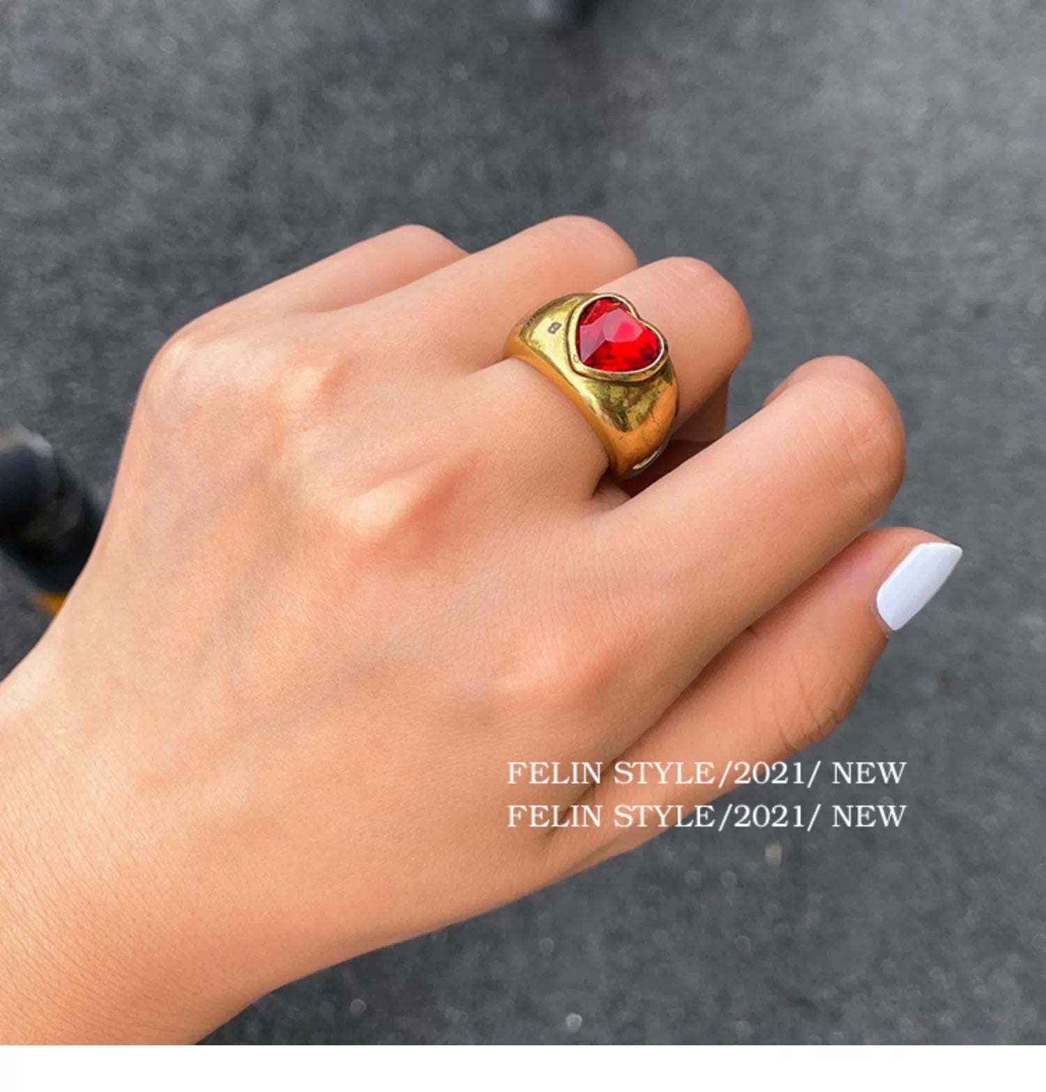 European and American ins retro old and exaggerated unique ruby ring women's fashion personality love bronze peach heart ring