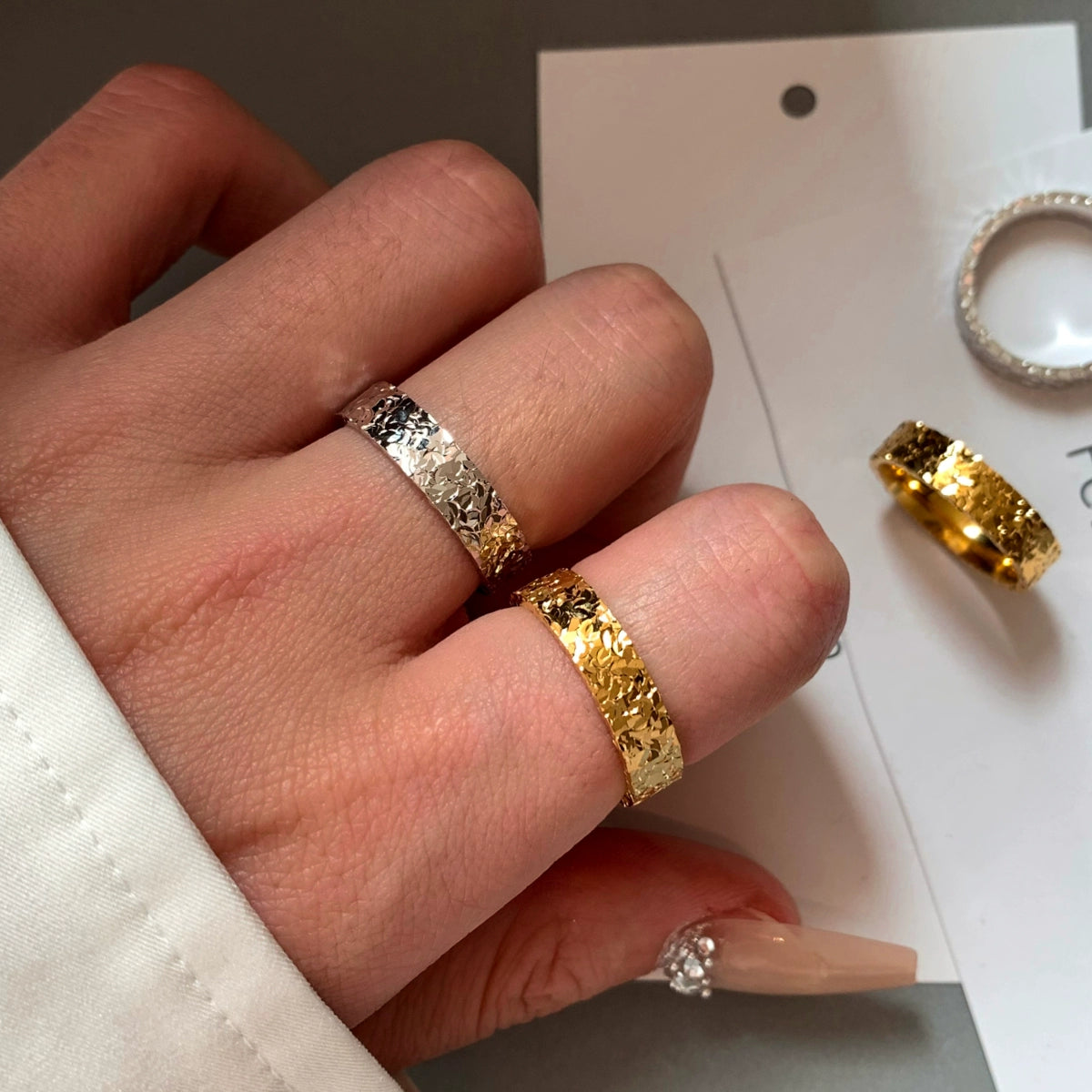 Super bright! Crushed ice ice ring women's light luxury niche high-end hammer pattern design index finger middle finger ring finger hand jewelry