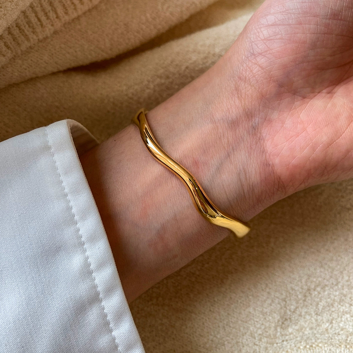 European and American minimalist gold opening adjustable bracelet women's light luxury exquisite fashion 2025 new temperament bracelet jewelry