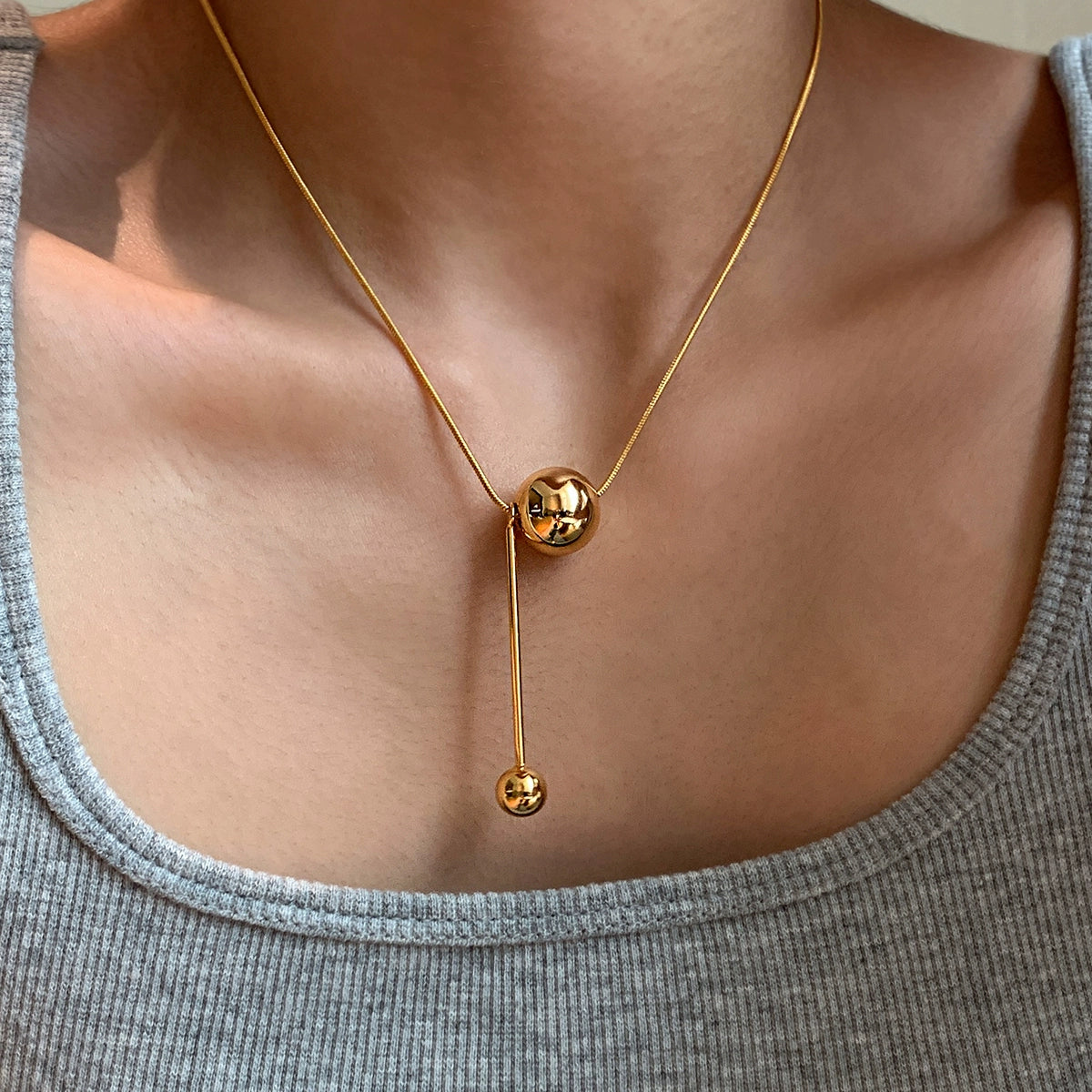 European and American simple round spherical pendant snake bone chain necklace women's accessories long light luxury high-end sweater chain sweater chain