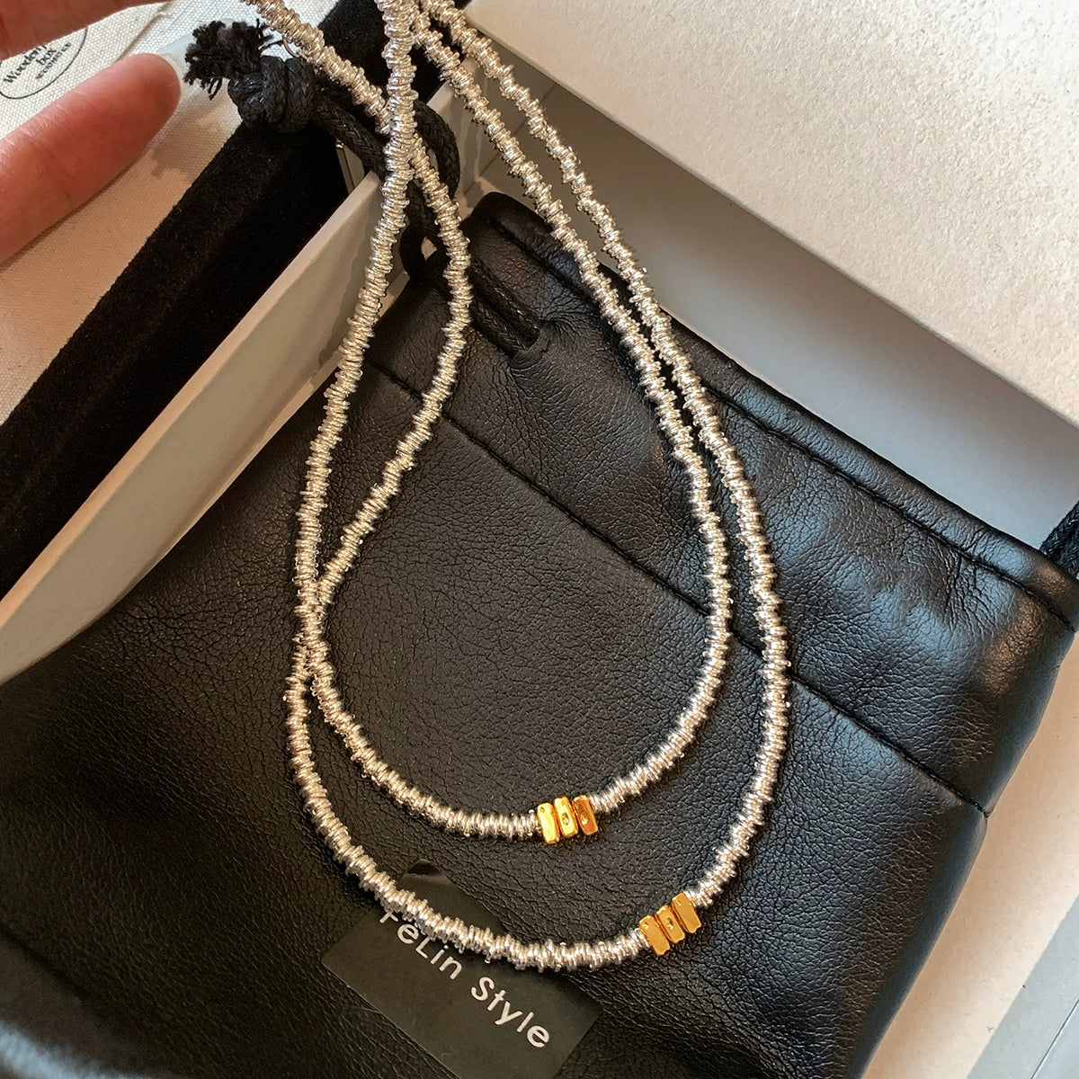 Brushed metal wound broken gold necklace women's accessories 2025 new explosion unique design high-end silver necklace