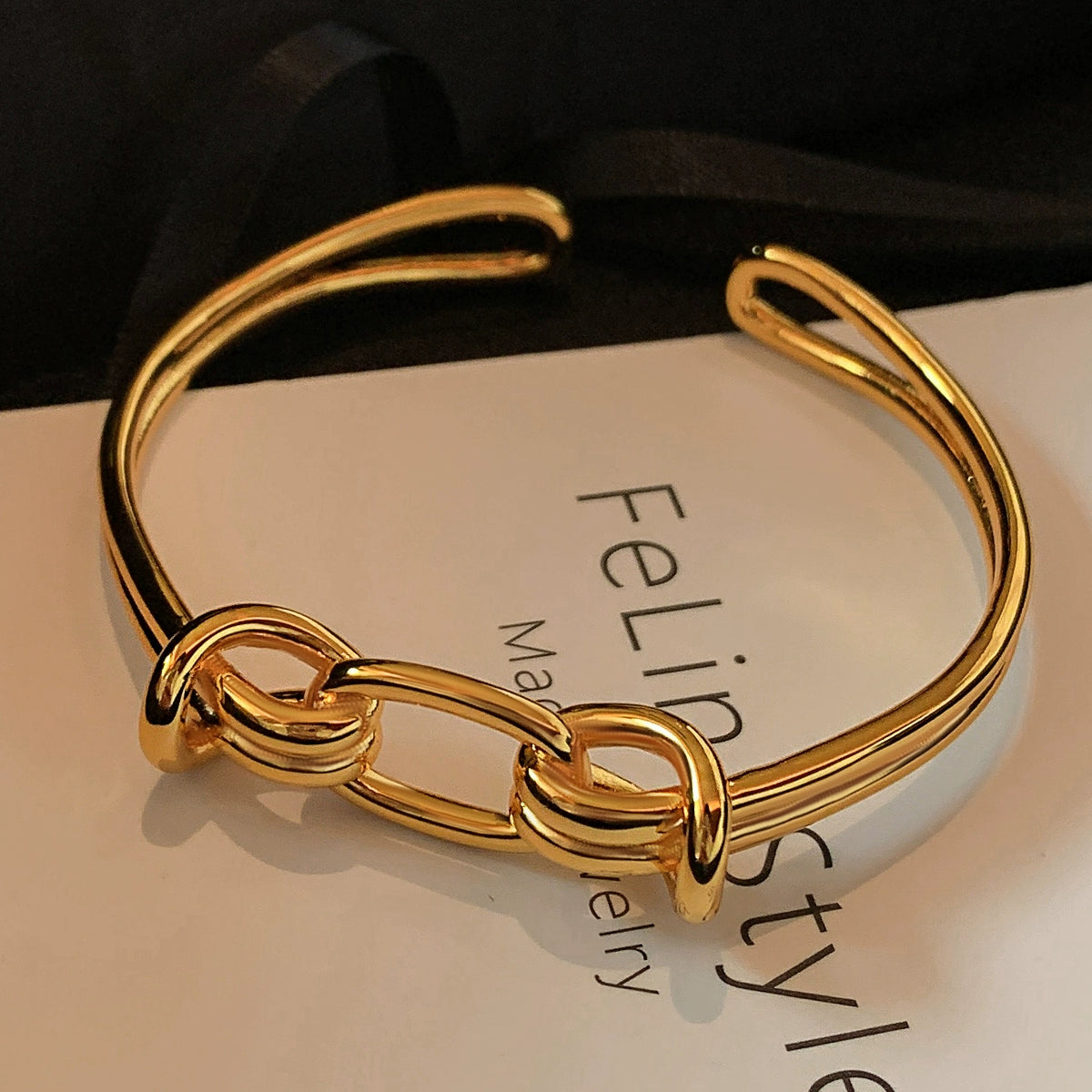 European and American style metal knotted bracelet women's light luxury niche exaggerated personality advanced sense 2025 new temperament accessories