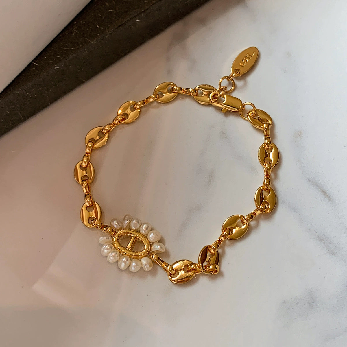 Natural freshwater pearl pig nose bracelet for women, suitable for summer vacation style light luxury exquisite fashion high-end bracelet