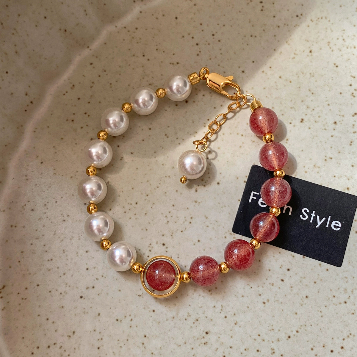 Natural strawberry pink crystal S home pearl bracelet women's light luxury niche exquisite 2025 new metaphysical bracelet