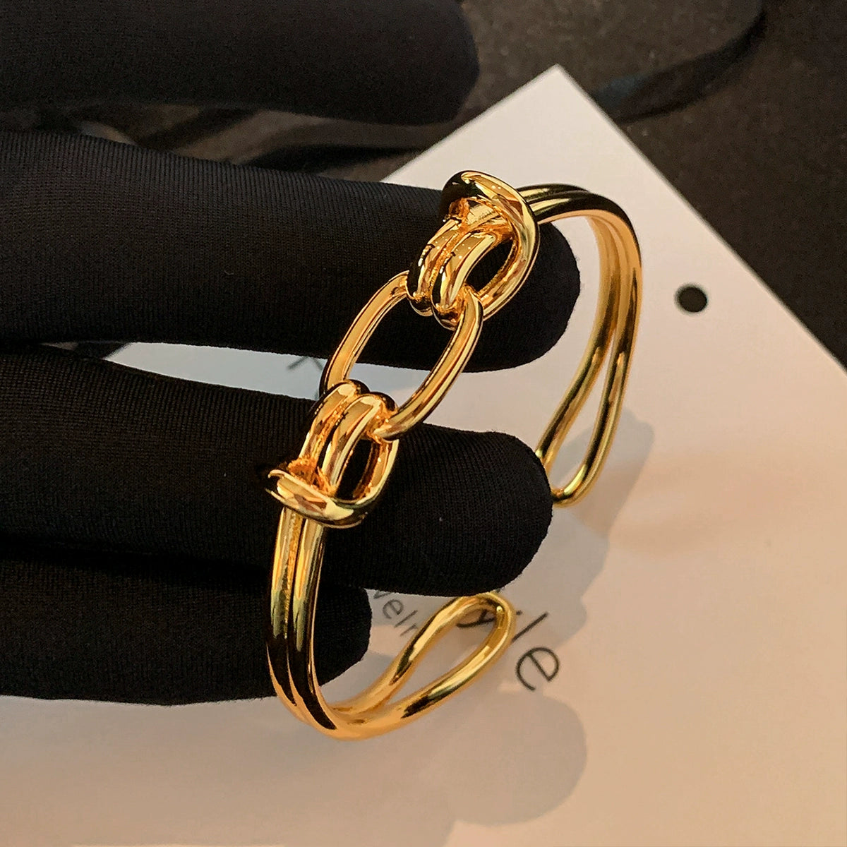 European and American style metal knotted bracelet women's light luxury niche exaggerated personality advanced sense 2025 new temperament accessories
