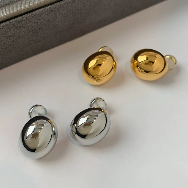 Small and minimalist metal golden beans round spherical earrings women's niche high sense 2025 new gold earrings earrings