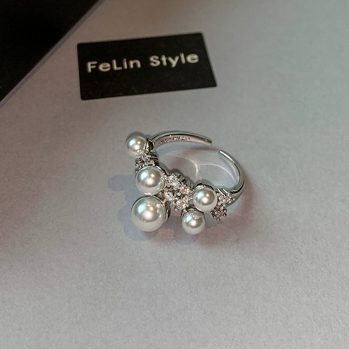 Pearl-set diamond open ring, women's adjustable light luxury niche design, high sense 2025 new middle finger ring