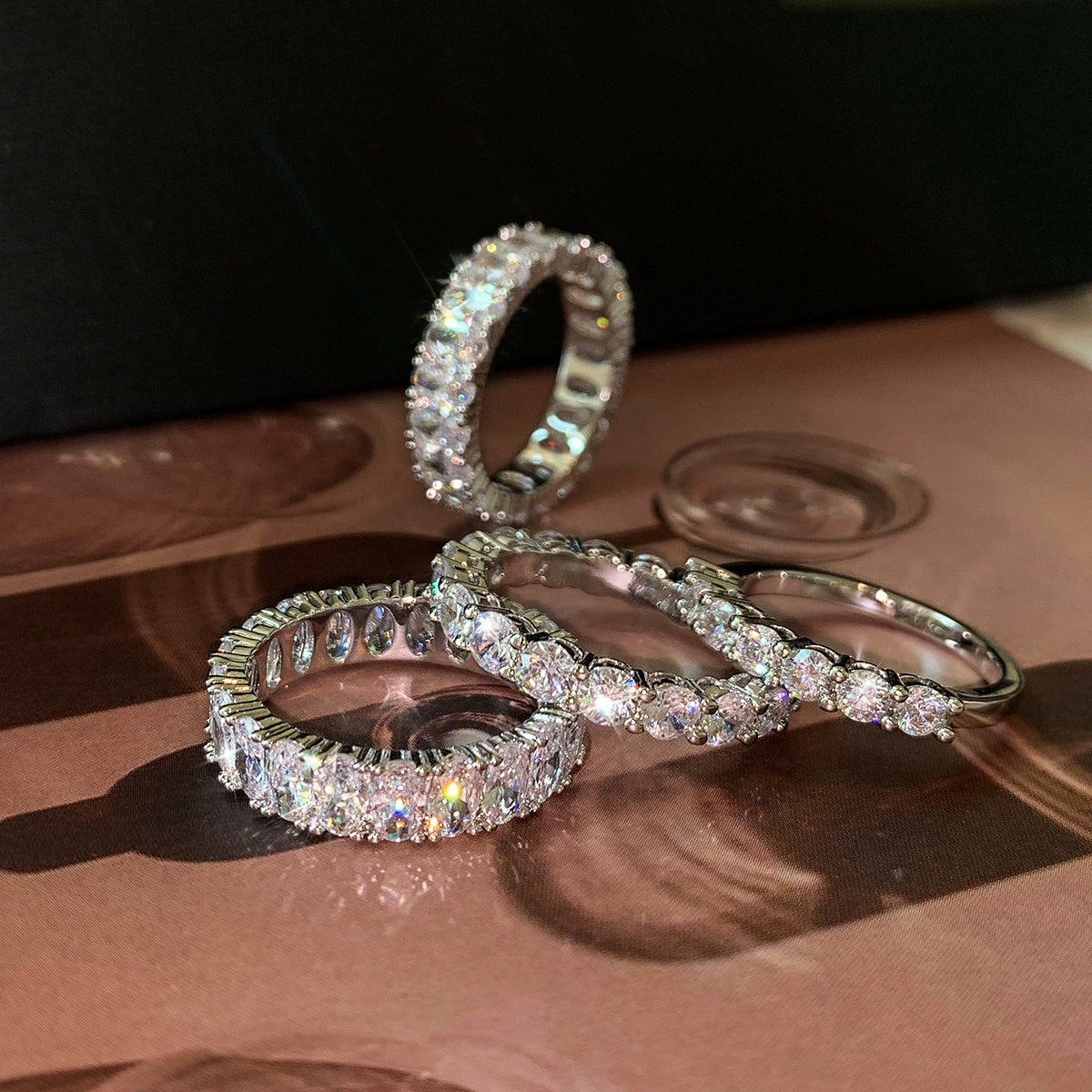 Super flash fire color broken diamond row diamond middle finger index finger ring women's light luxury niche design exquisite high sense 2025 new