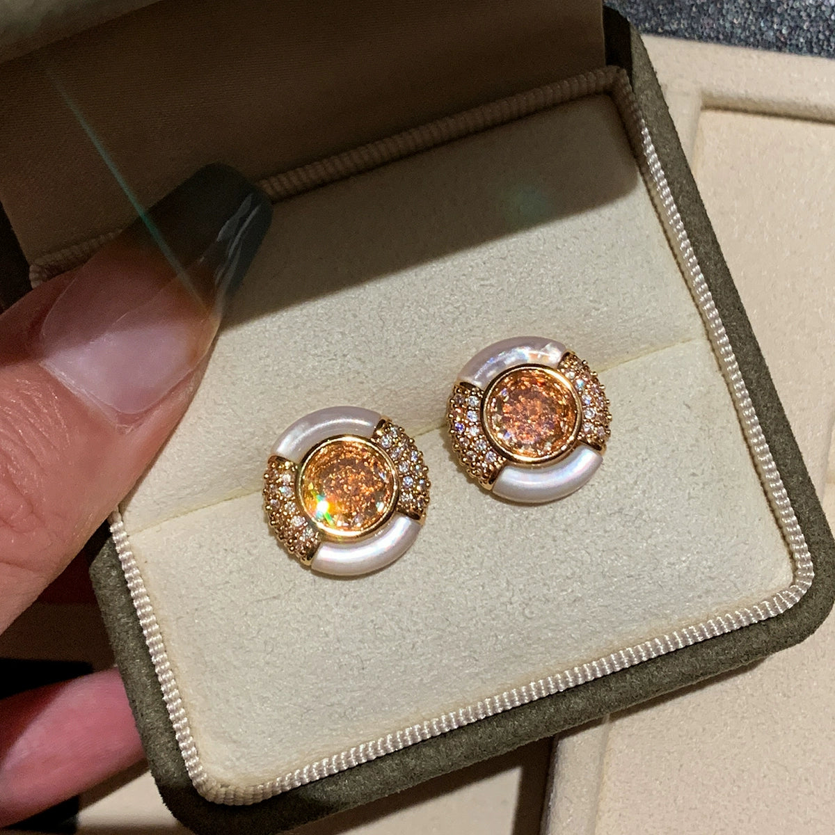 Exquisite natural fritillary zircon stud earrings women's light luxury high-end sense niche unique beautiful earrings earrings