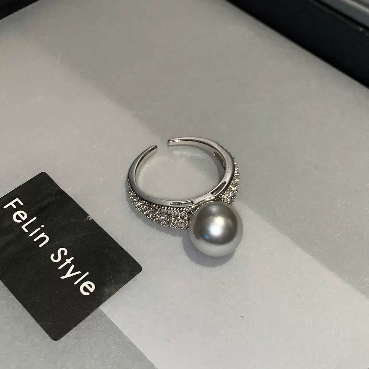 French Australian white gray pearl ring women's opening adjustable 2025 new high-end niche exquisite index finger middle finger