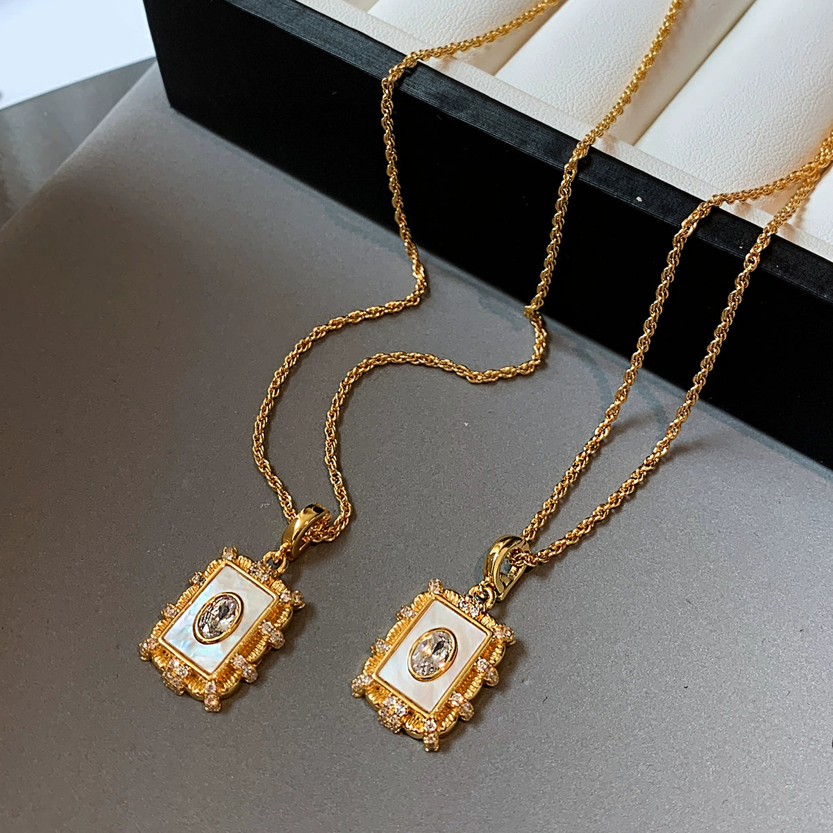 Natural white fritillary necklace women's accessories light luxury niche high sense suitable for summer European and American retro medieval collarbone chain