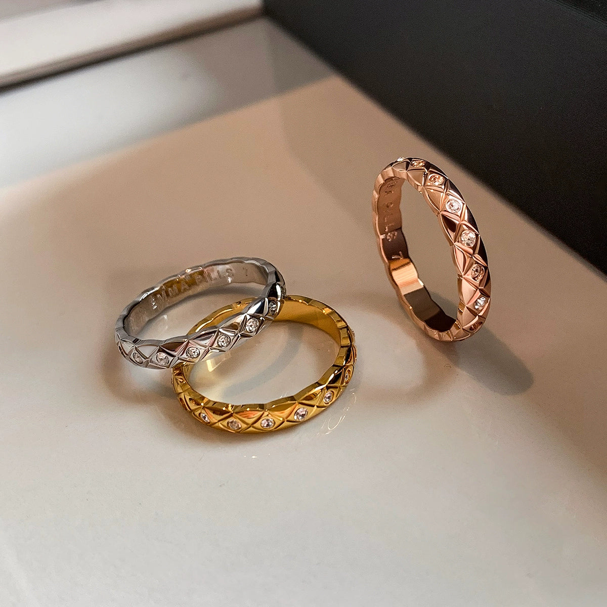 Europe and America stacked with small fragrant wind, diamond-set rose gold silver rhombus ring, female index finger plain ring, light luxury design, advanced