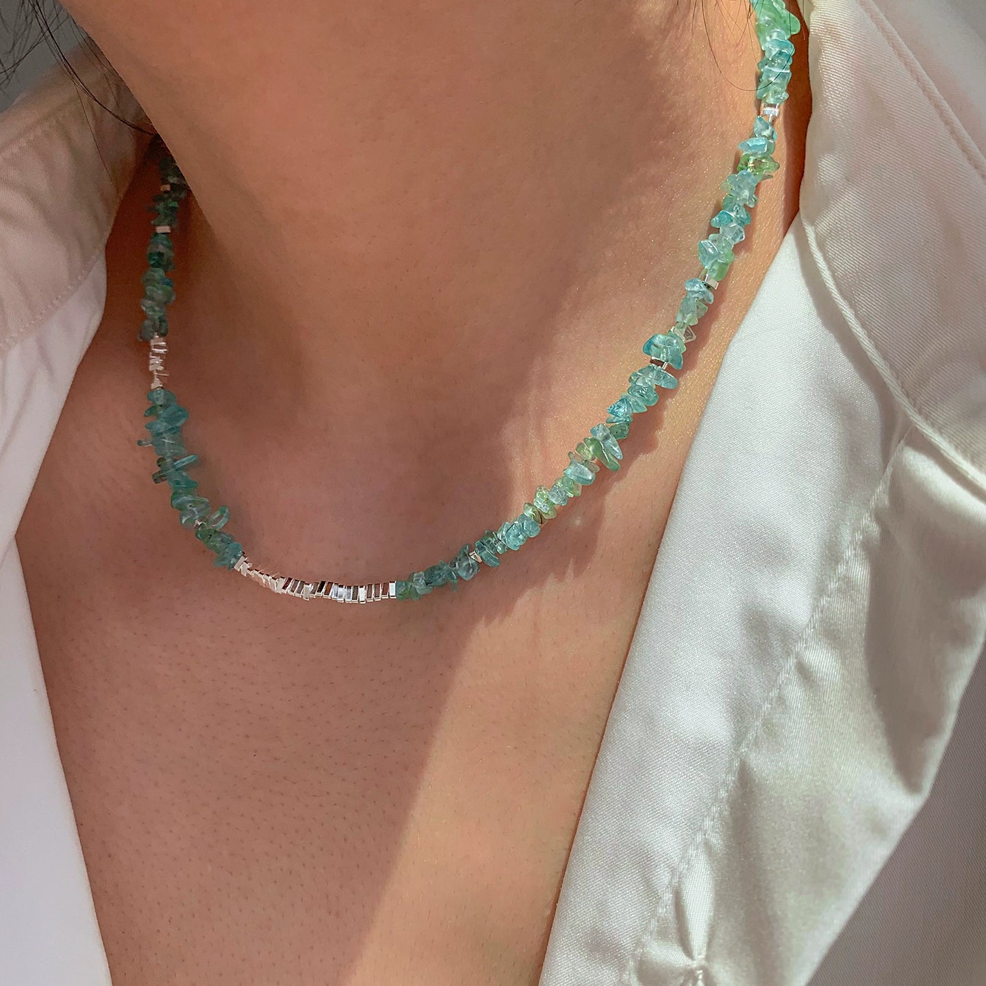 Natural green glazed crystal color broken silver necklace for women, suitable for summer seaside light luxury high-end blue-green necklace