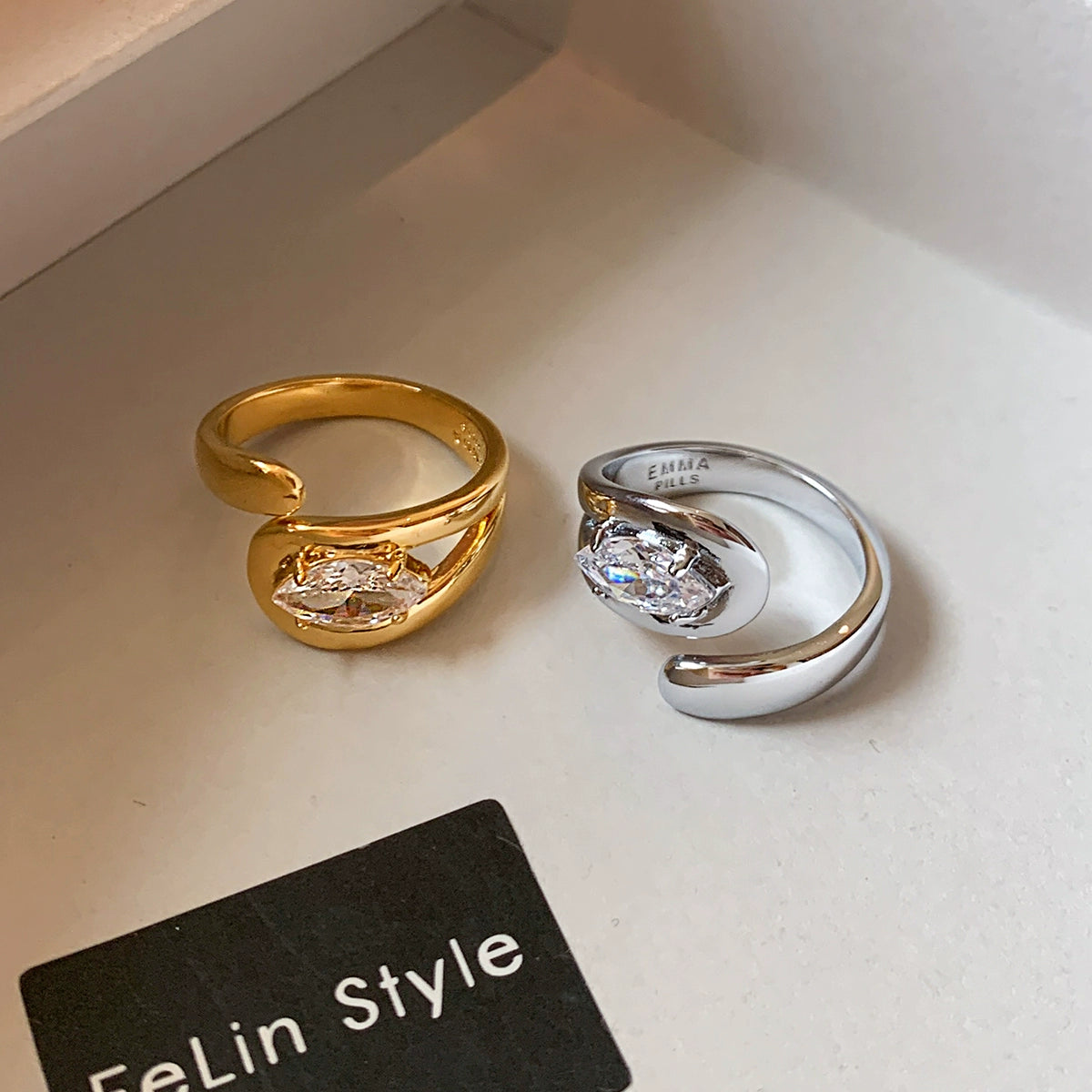 European and American exaggerated personality diamond-encrusted zircon index finger open ring women's light luxury high-end sense gold and silver do not fade and can be adjusted