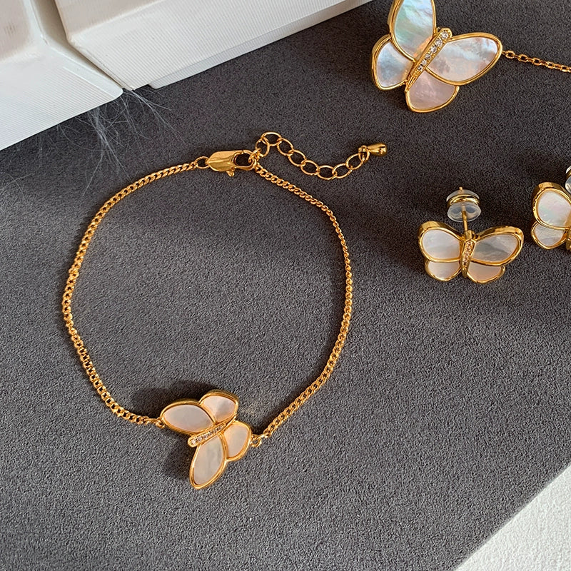 Natural white fritillary butterfly necklace women's high-end 2025 new popular light luxury niche high-end retro sweater chain