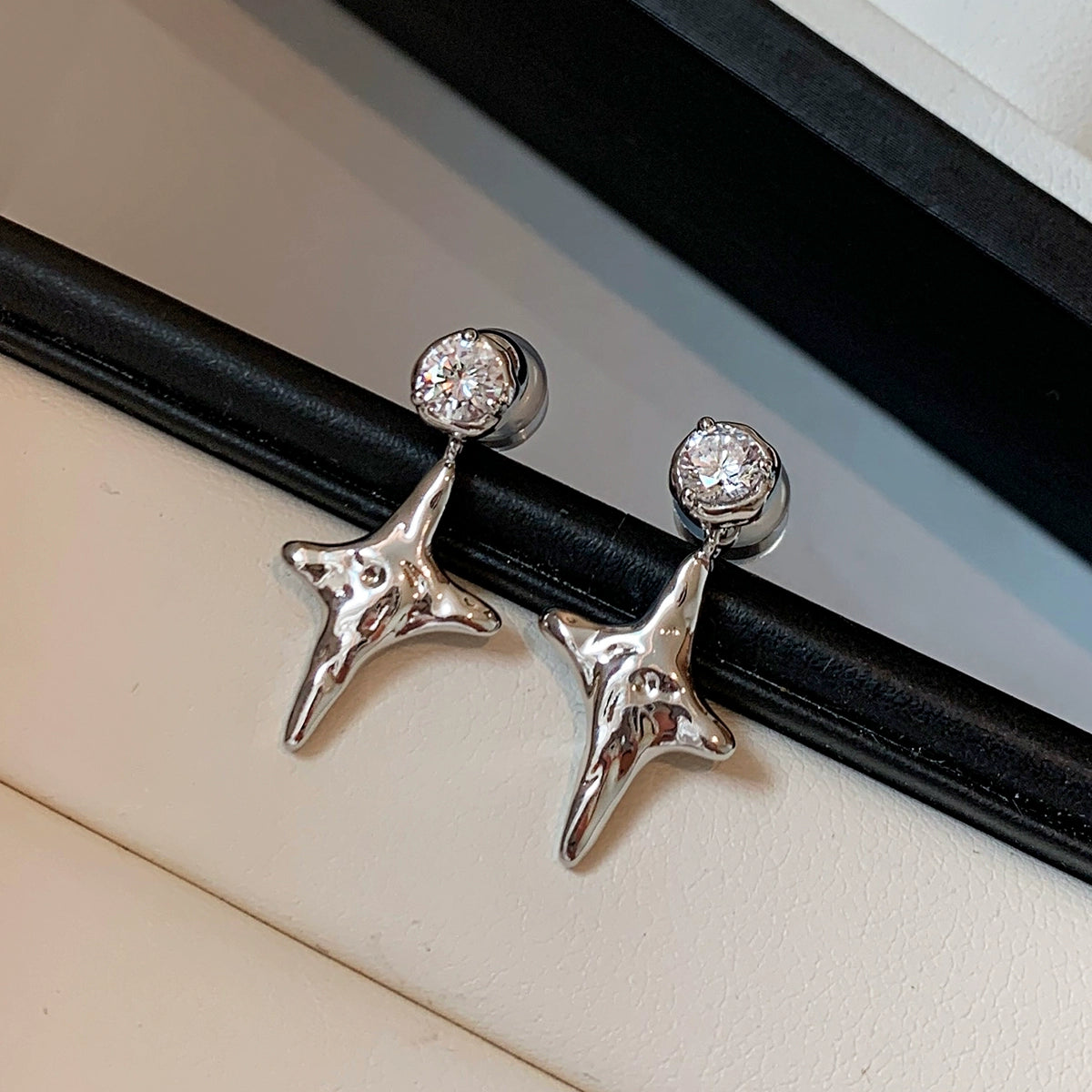S925 sterling silver with diamonds, silver four-point star stud earrings, women's niche design sense, light luxury, high sense, cold earrings