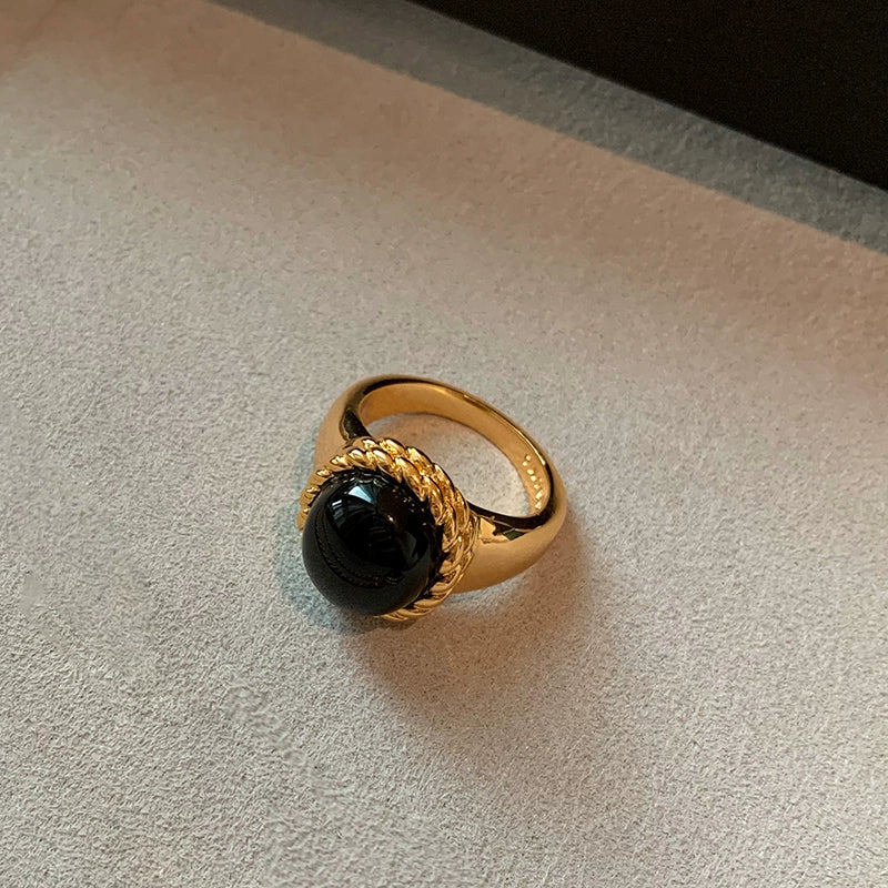 Retro black agate natural white fritillary necklace women's high-end accessories light luxury niche