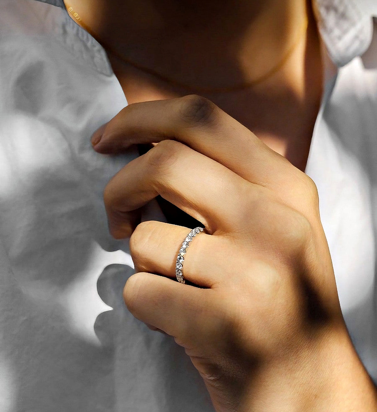 Super flash fire color broken diamond row diamond middle finger index finger ring women's light luxury niche design exquisite high sense 2025 new