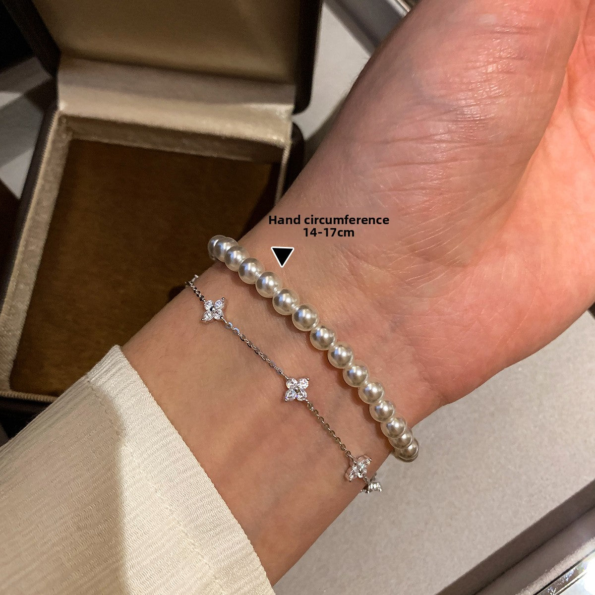 925 sterling silver diamond-encrusted zircon four-leaf clover bracelet for girls, light luxury, exquisite fashion 2025 new partial wealth bracelet.
