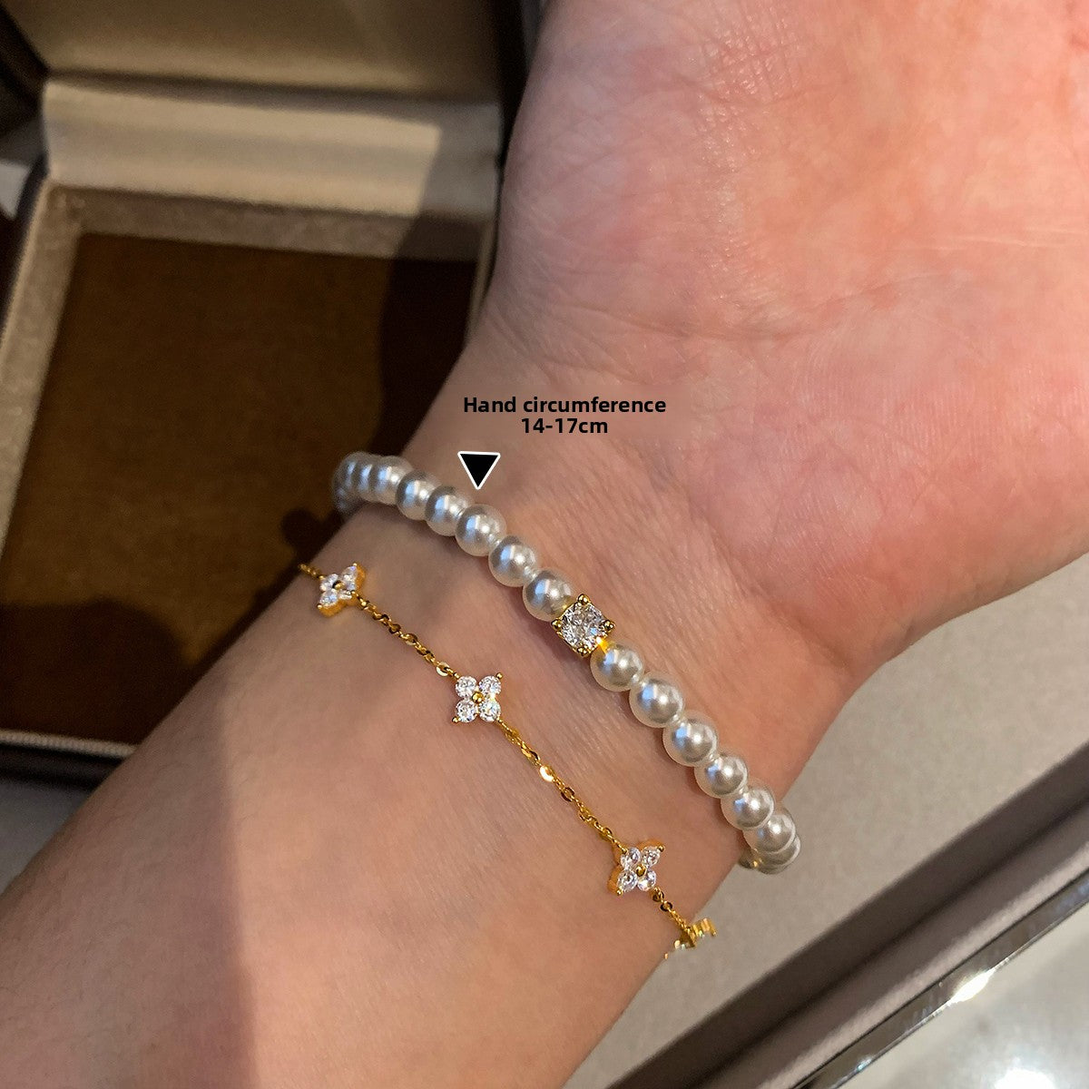 925 sterling silver diamond-encrusted zircon four-leaf clover bracelet for girls, light luxury, exquisite fashion 2025 new partial wealth bracelet.