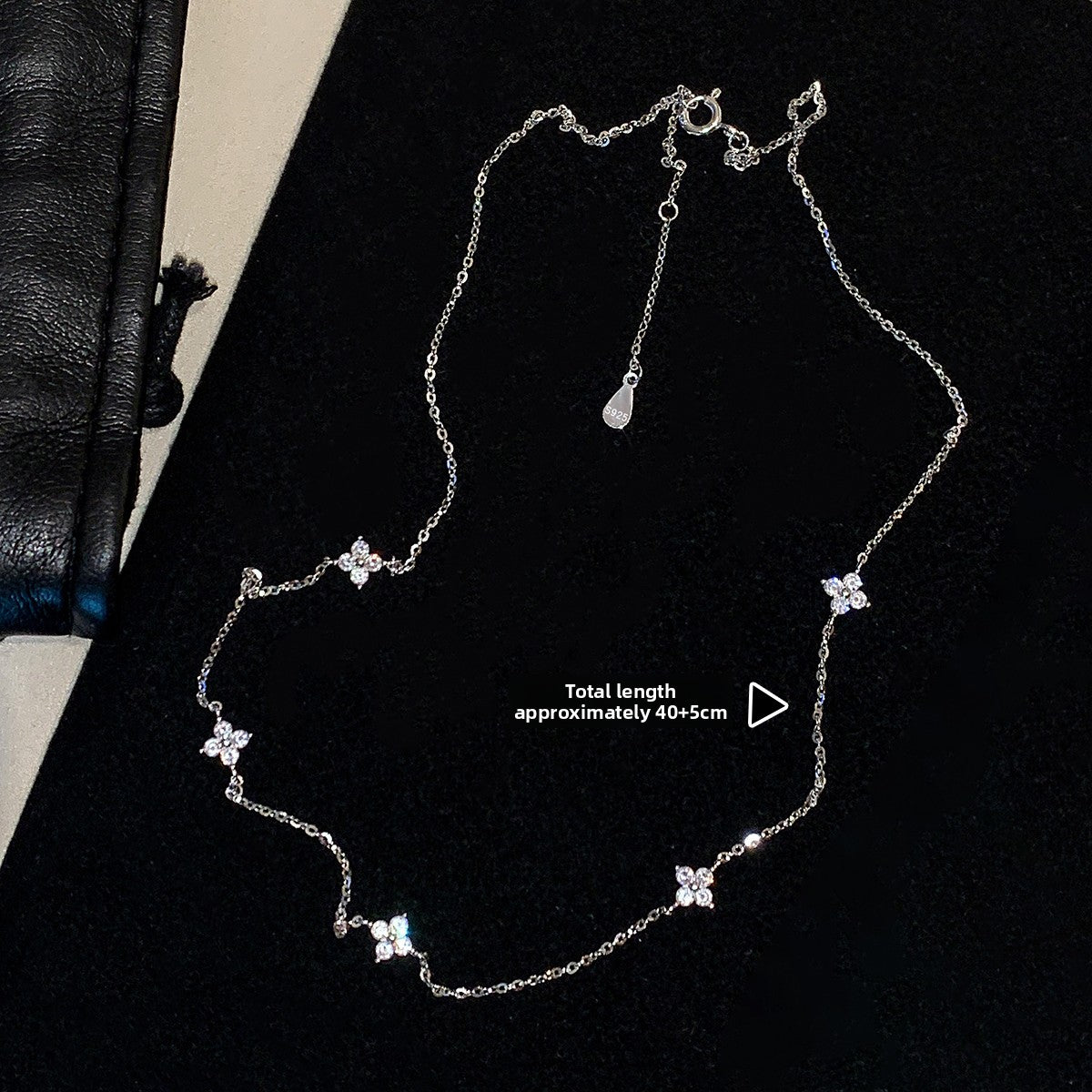 925 sterling silver diamond-encrusted zircon four-leaf clover bracelet for girls, light luxury, exquisite fashion 2025 new partial wealth bracelet.